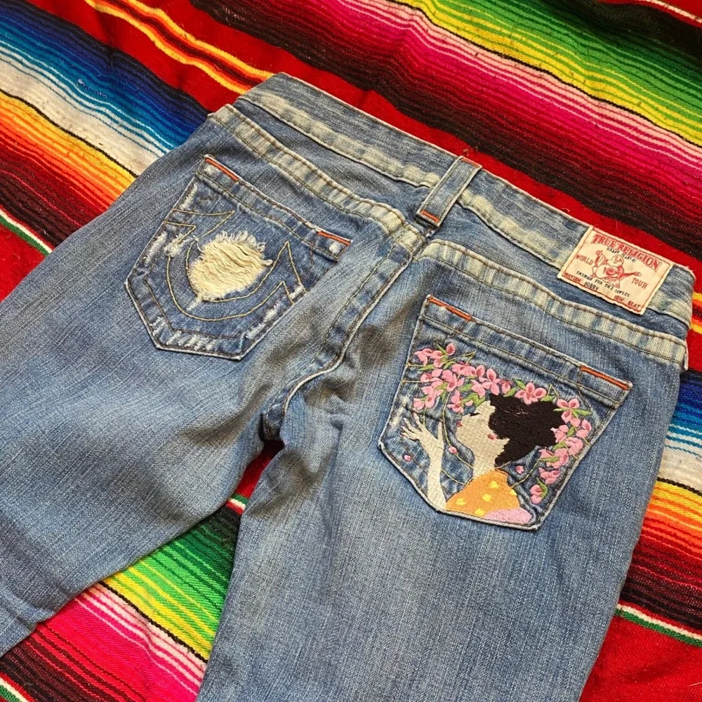 True Religion Bobby Geisha Cherry Blossom Embroidery Flare Jeans Womens Size 28
